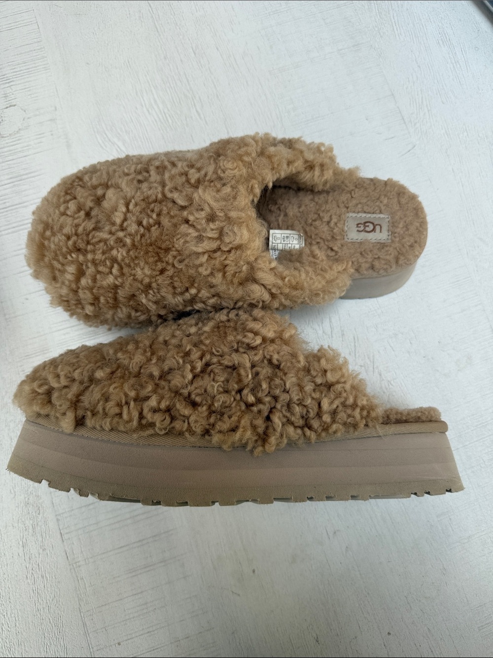 UGG Platform Slide Slippers in Tan size 9